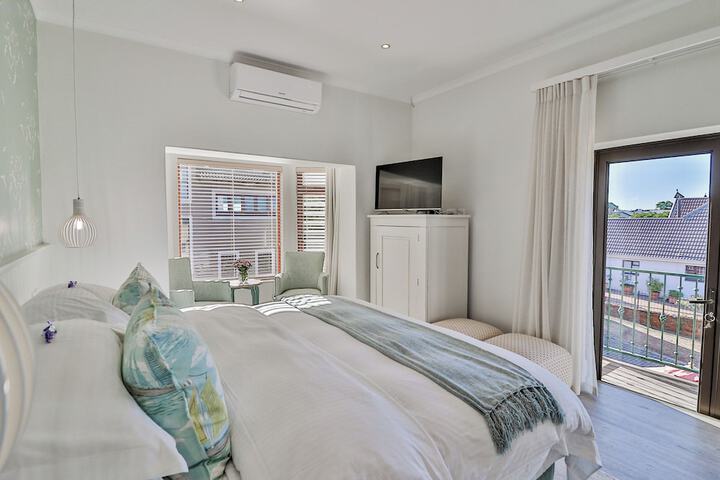 Room 9 of 75