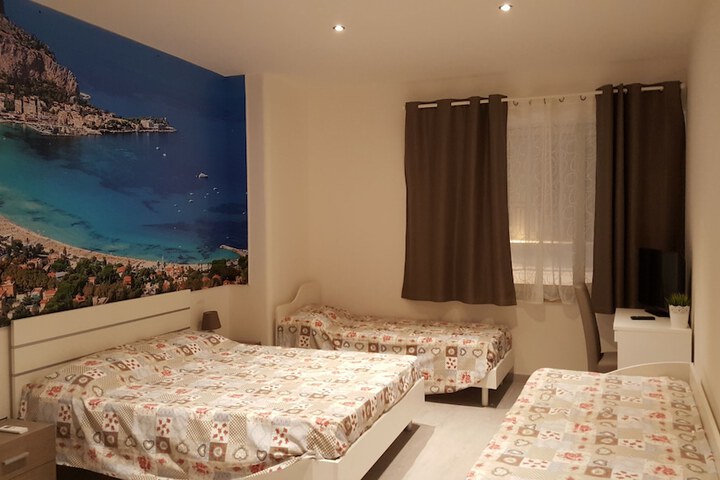 Room 12 of 22