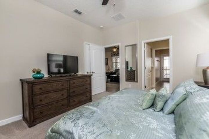 Room 15 of 32