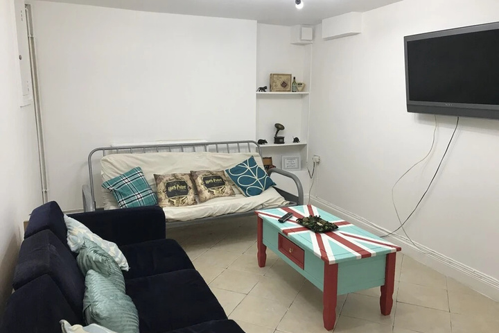 Room 4 of 17