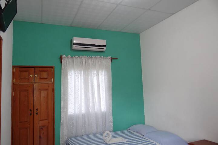 Room 5 of 11