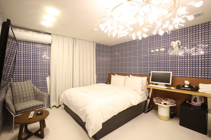 Room 5 of 51