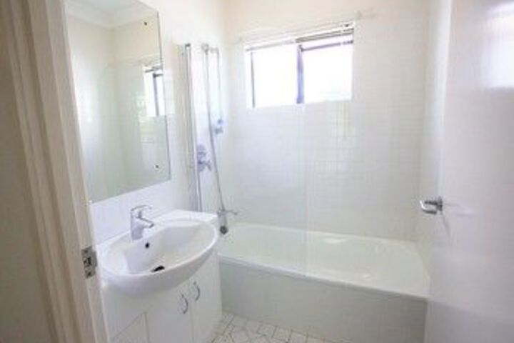 Room 3 of 20