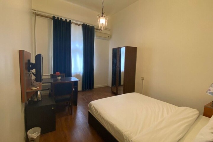 Room 16 of 42