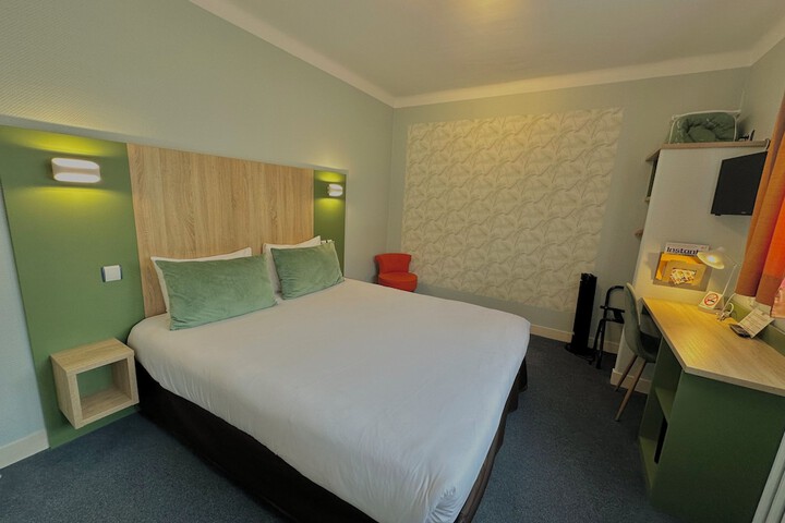 Room 21 of 43