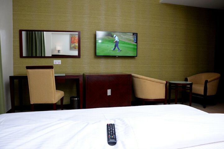 Room 5 of 33