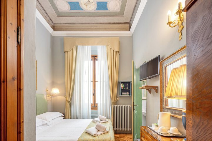 Room 14 of 36