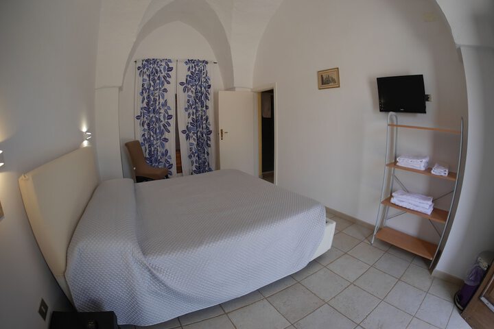 Room 7 of 37