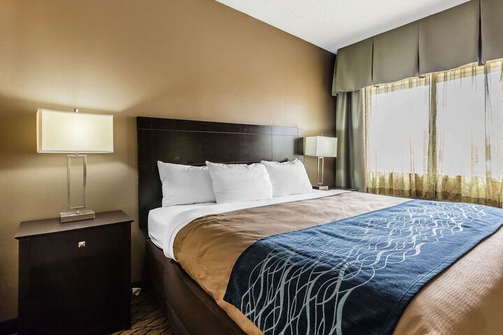 Room 51 of 213