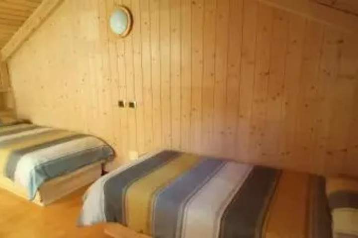 Room 5 of 11