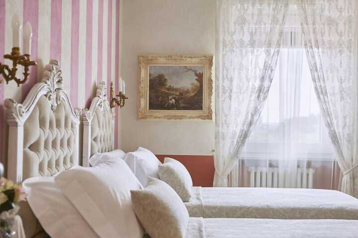 Room 25 of 58