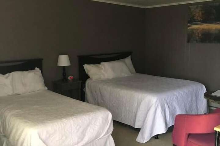 1 Queen Bed (9 of 9)