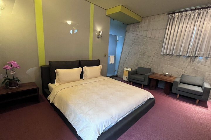 Room 17 of 47