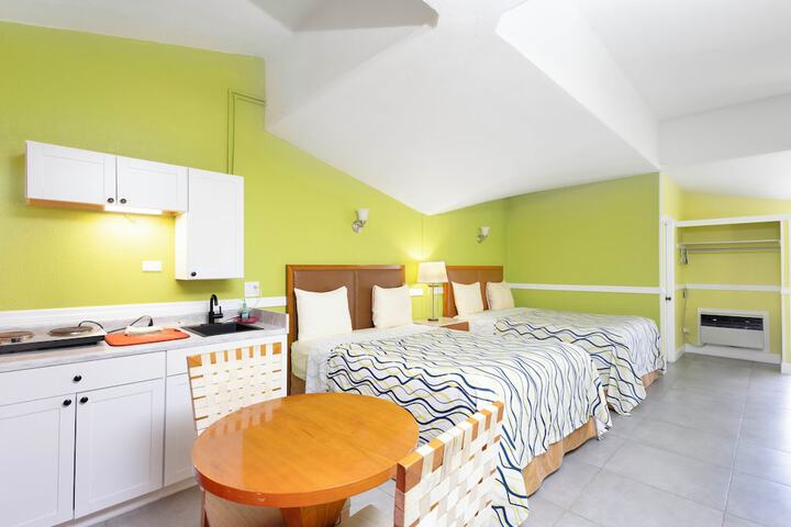 Classic Room with 2 Queen Beds (15 of 15)