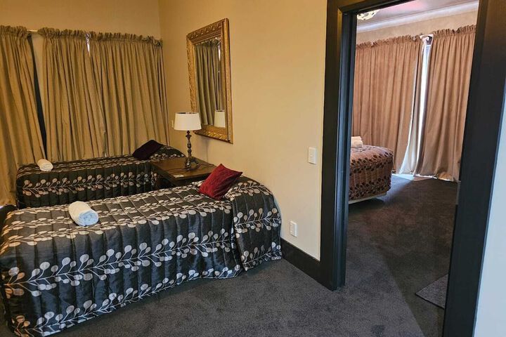 Room 42 of 104