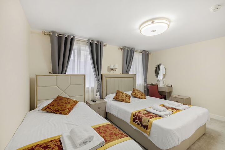 Room 34 of 90