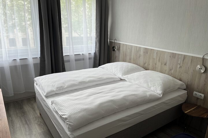 Room 13 of 27