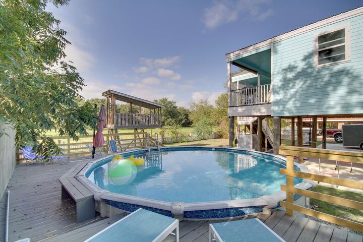 Sunny Waveland Home Rental w / Pool: Walk to Beach!