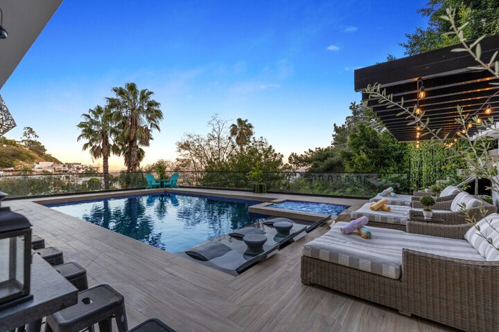 Pool 22 of 41