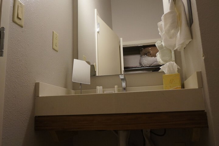 Bathroom sink