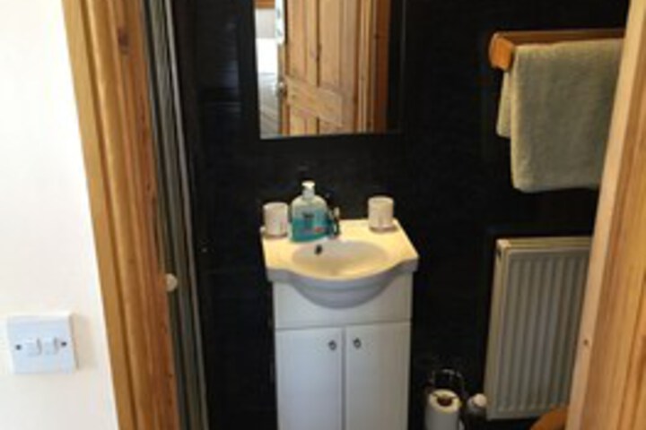 Room 4 of 33