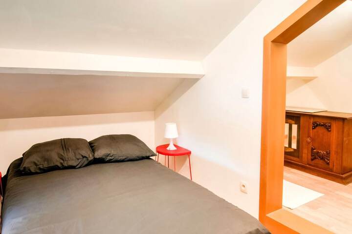 Room 7 of 32
