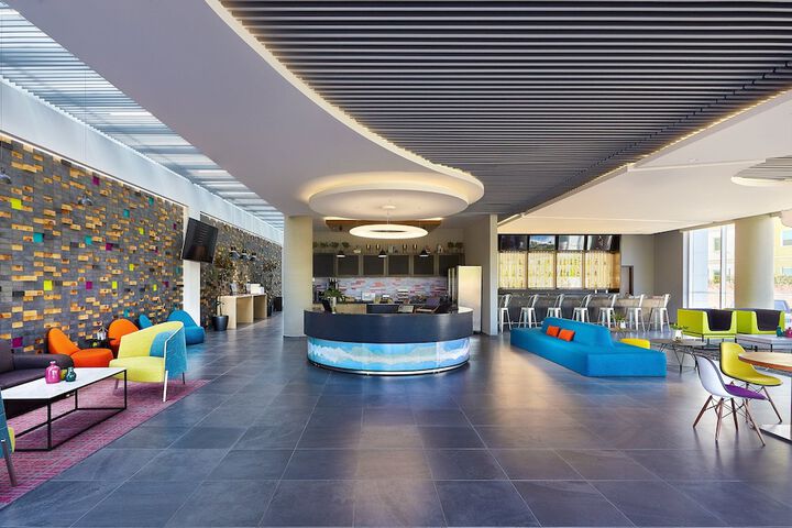 Lobby lounge