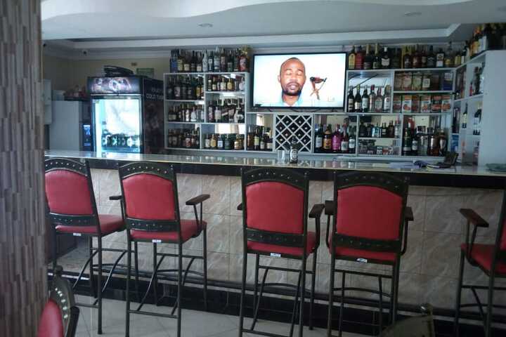 Lounge 13 of 20