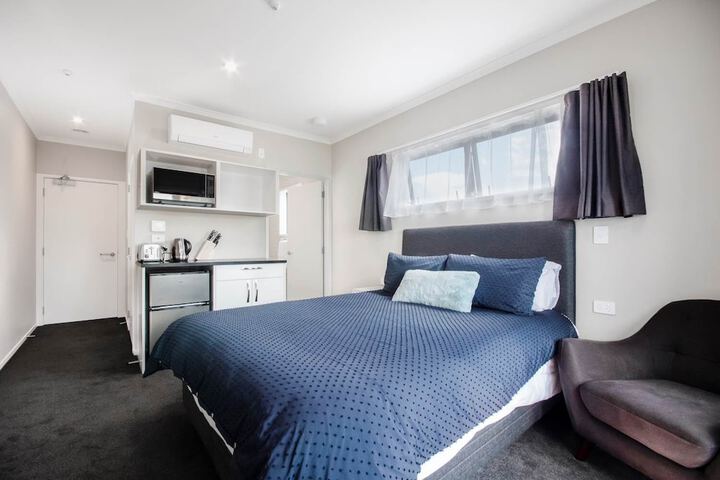 Room 2 of 9