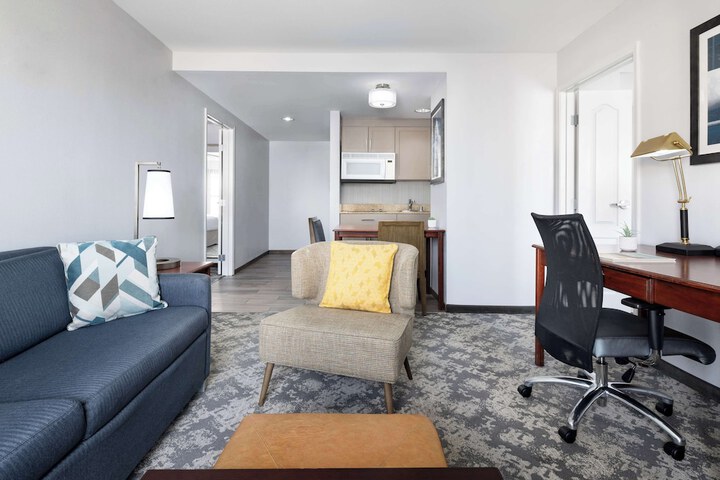 1 King 2 Queen Beds 2 Bedroom 2 Bath Suite (11 of 28)