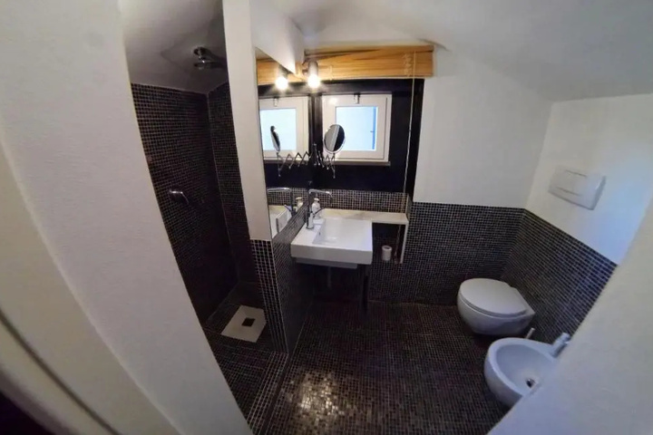Room 7 of 14