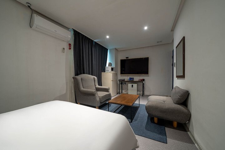 Room 22 of 82