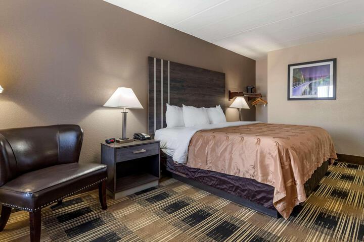 1 King Bed (1 of 19)