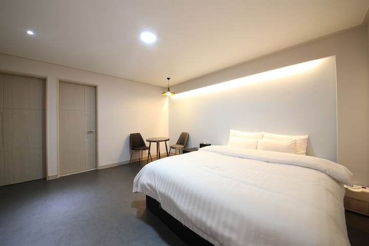 Room 18 of 84