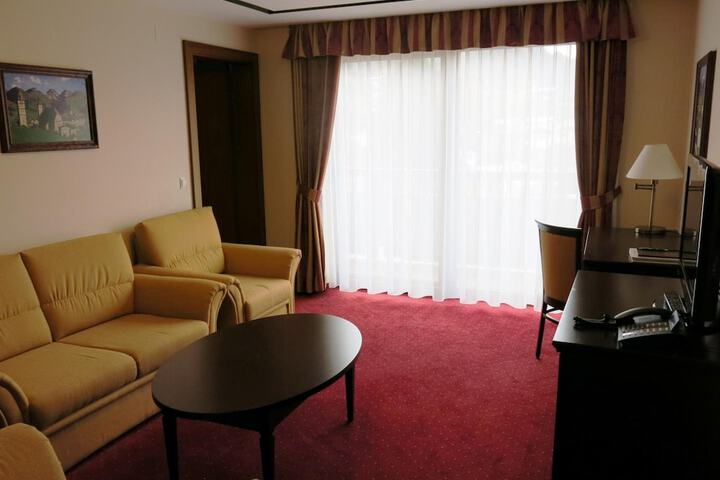 Room 9 of 45