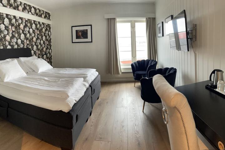 Room 8 of 86