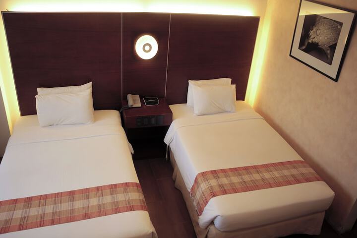 Room 28 of 73