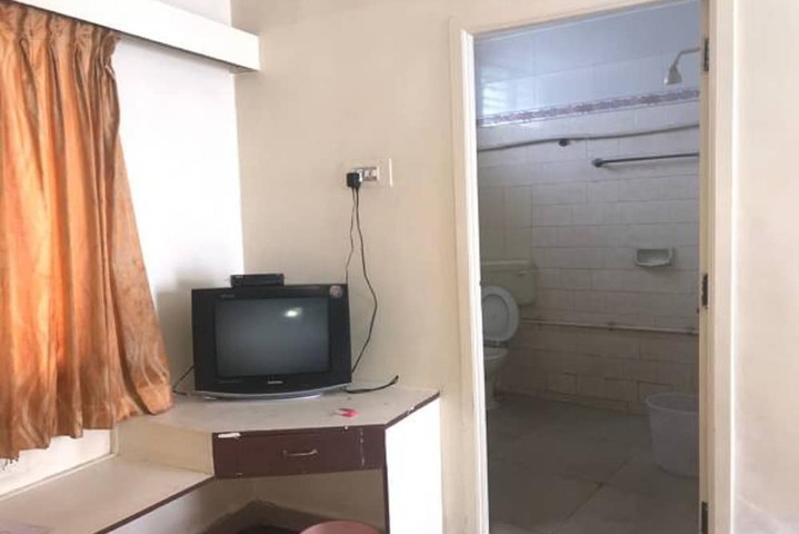 Room 6 of 36