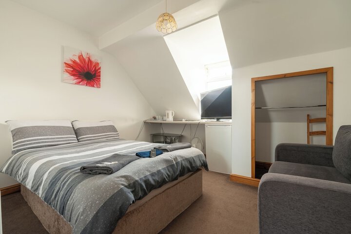 Room 5 of 20