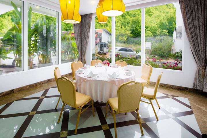 Dining 111 of 140