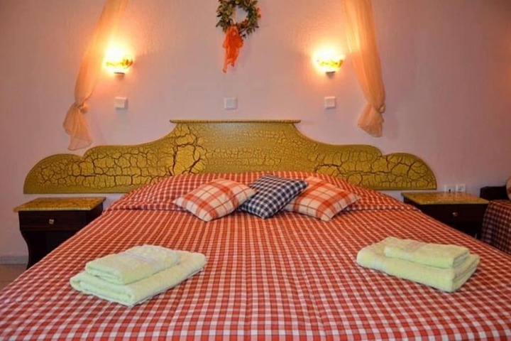 Room 8 of 18