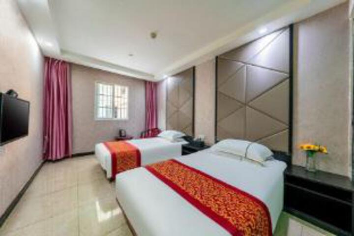 Room 4 of 6