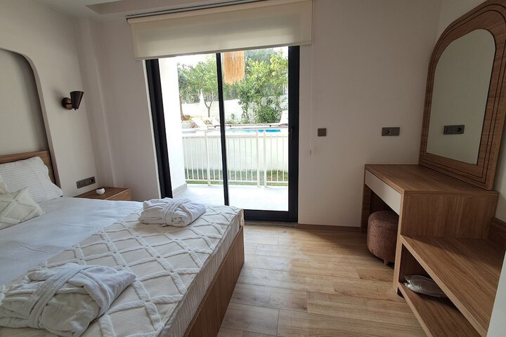 Room 5 of 80