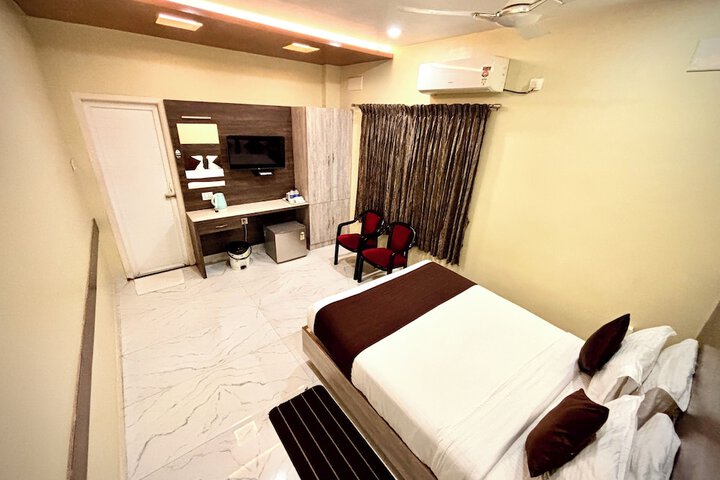 Room 11 of 20