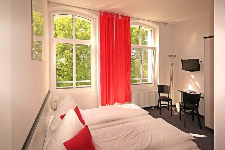 Room 15 of 37