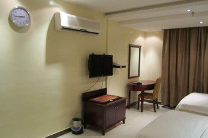 Room 5 of 17