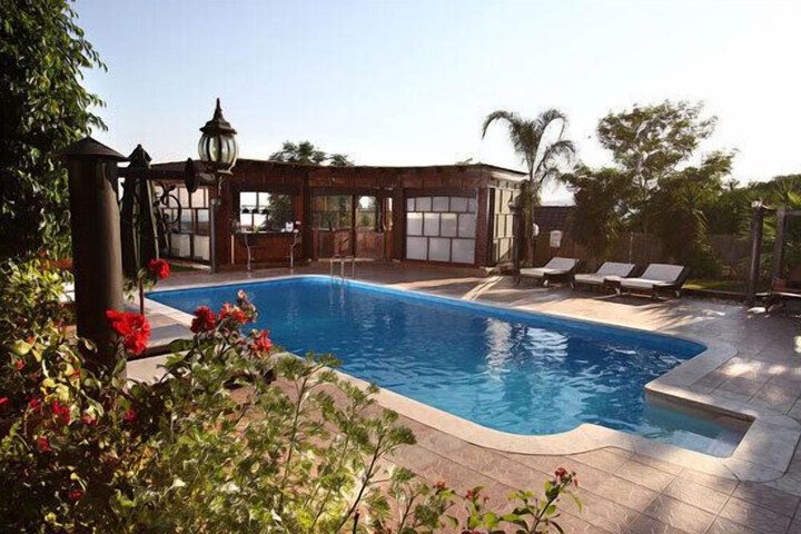 Pool 77 of 91