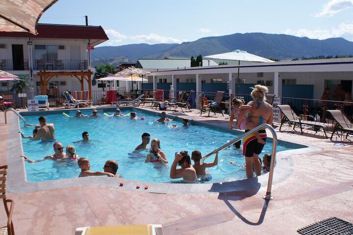 Pool 25 of 40
