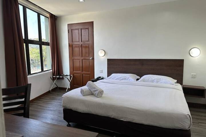 Room 6 of 19