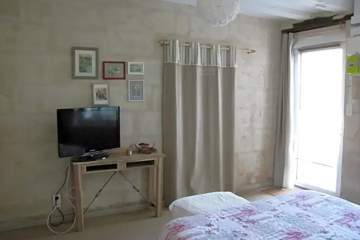 Room 3 of 16